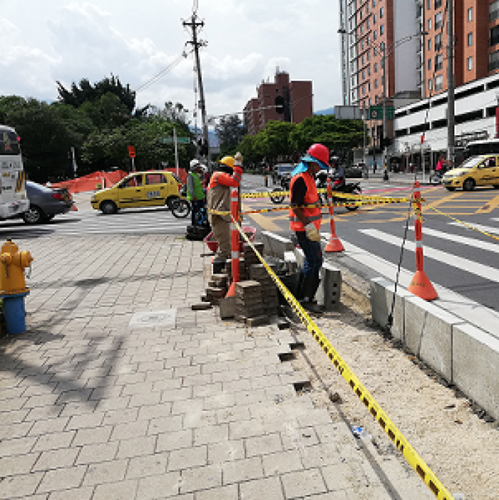 Mejoramiento, construcción y normalización de la infraestructura física, de áreas priorizadas para movilidad no motorizada. Municipio de Medellín.